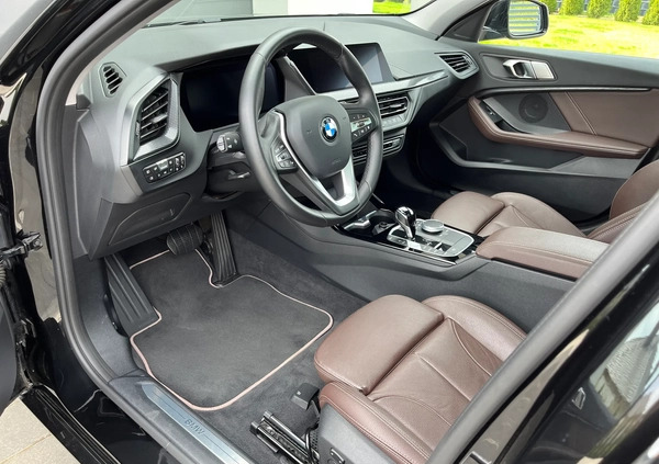 BMW Seria 1 cena 118900 przebieg: 16815, rok produkcji 2021 z Błażowa małe 562